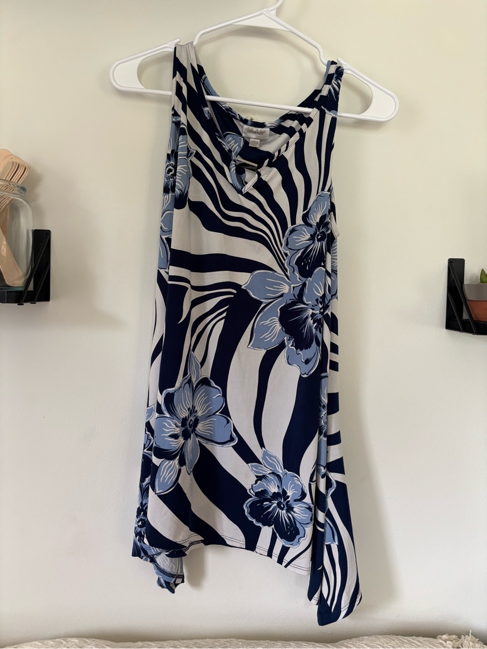 Avenue Size 14/16 Blue Floral Asymmetrical Sleeveless Tunic